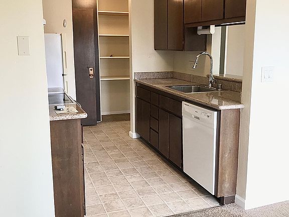 3rd image of 190 Eastmoor Ave #12