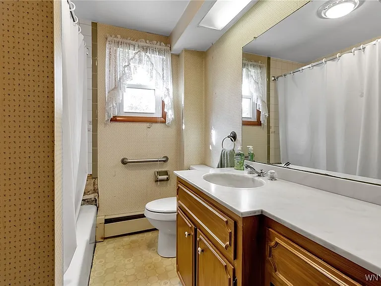 5232 Genesee St — Photo 1
