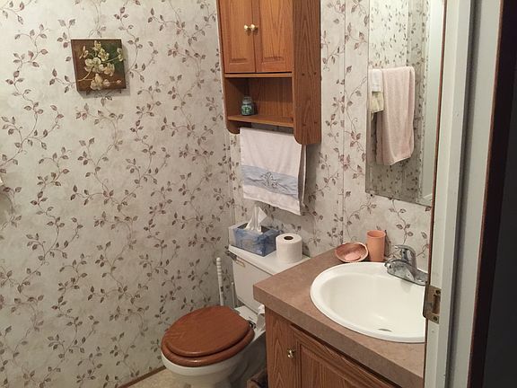 Guest bathroom 