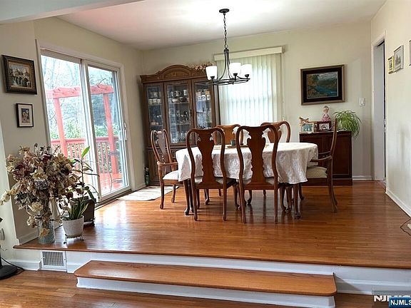5th image of 986 Wildwood Rd