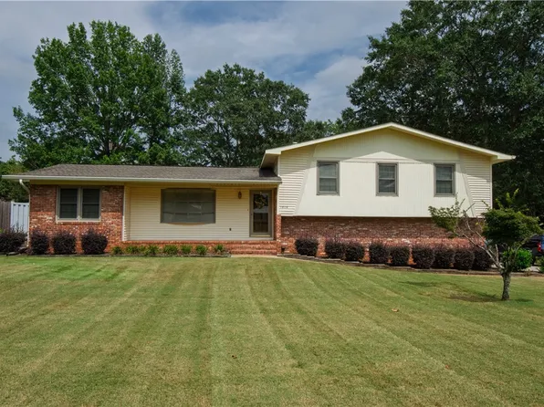 1809 Oak Bowery Rd, Opelika, AL 36801