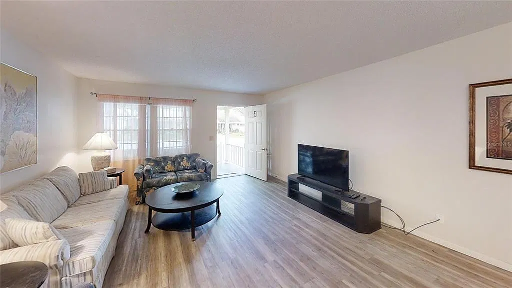 2 bed, 2.0 bath, 1179 sqft, $1,600 — Photo 3