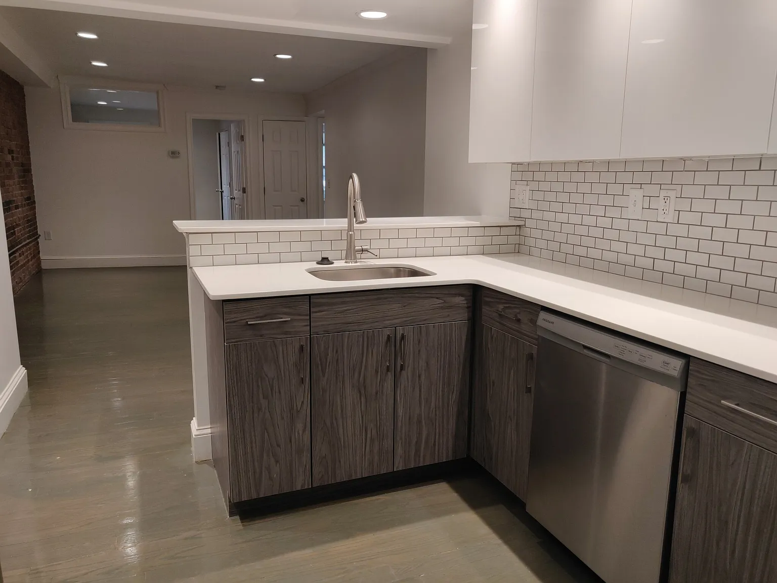 2 bed, 1.0 bath, $4,275 — Photo 4