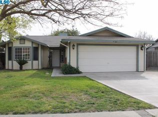 1247 Bass Cir, Hanford, CA