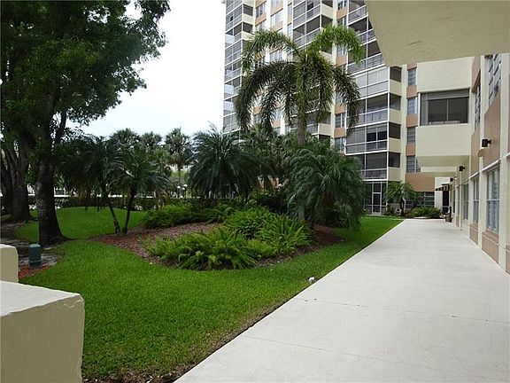 4th image of 10777 W Sample Road #203