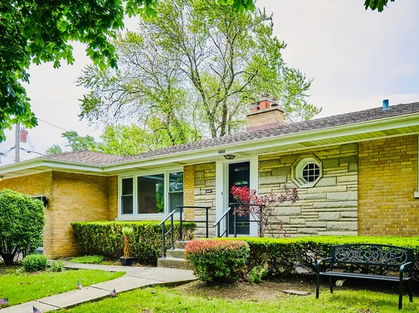 4555 Cleveland St, Skokie, IL 60076