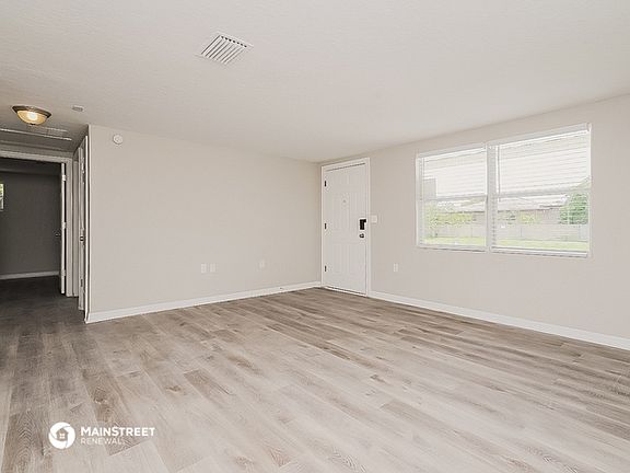 4th image of 3511 Woodcock Dr