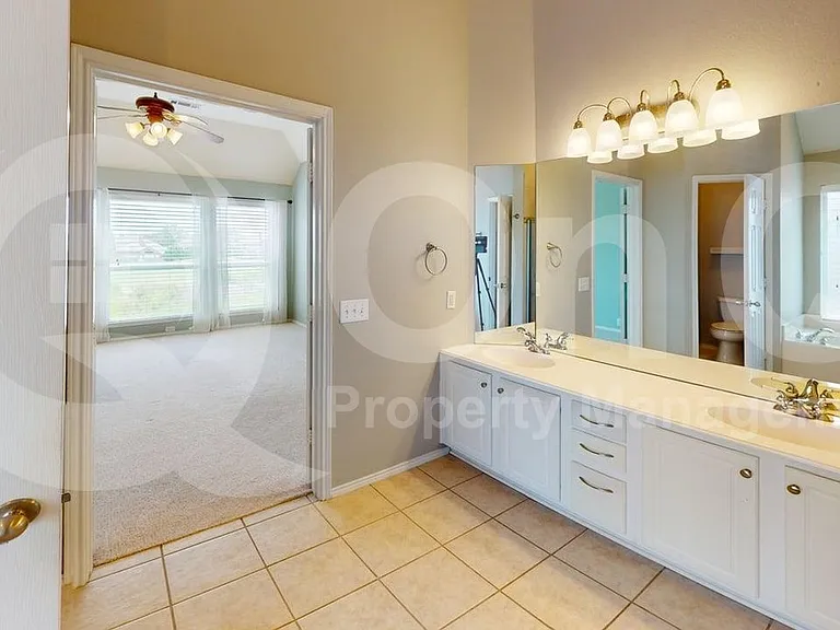 11281 Balcones Dr — Photo 20