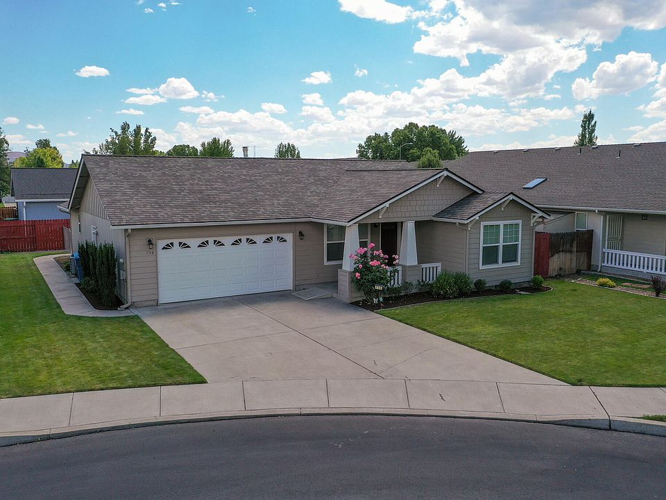 1st image of 758 NE Sandstone Ct