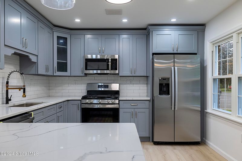5th image of 1025 Peter Road