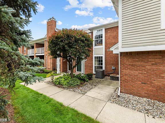 3rd image of 52392 Heatherstone Ave