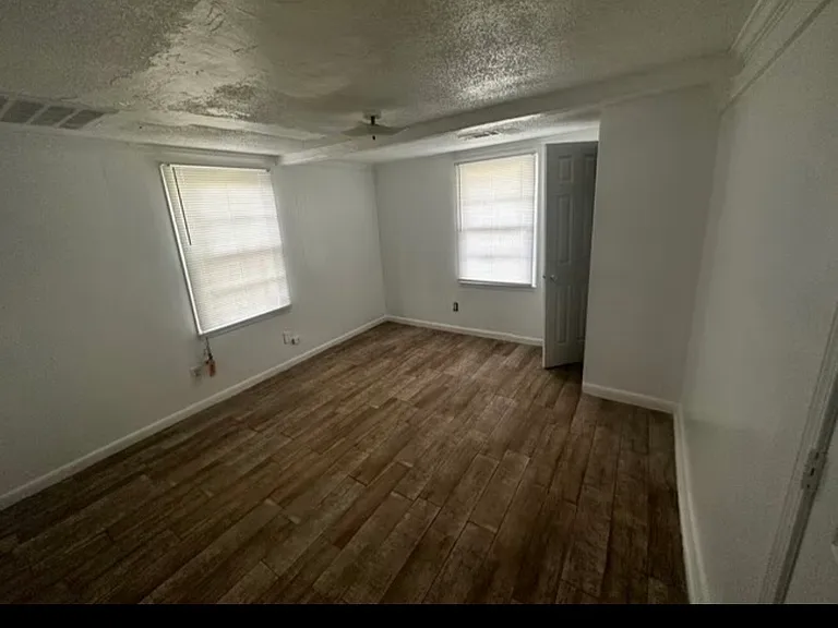 3815 Saint Charles Pl — Photo 2