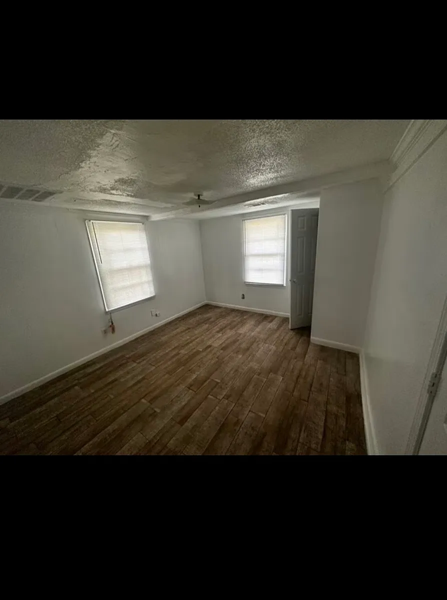 Building Photo - 3815 Saint Charles Pl