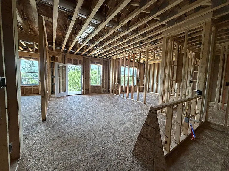 300 Lindenhurst Dr — Photo 15