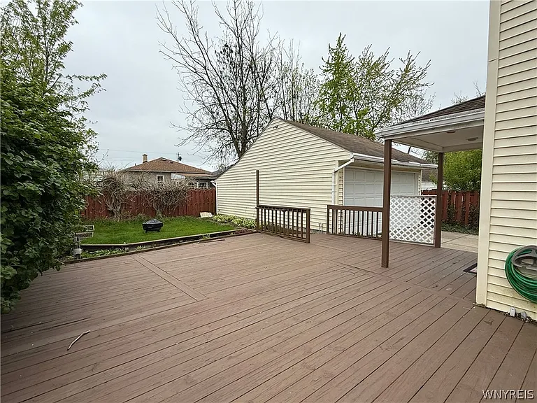 437 Springville Ave — Photo 3