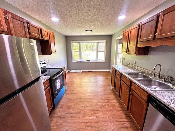 2nd image of 1006 Southwood Dr #A