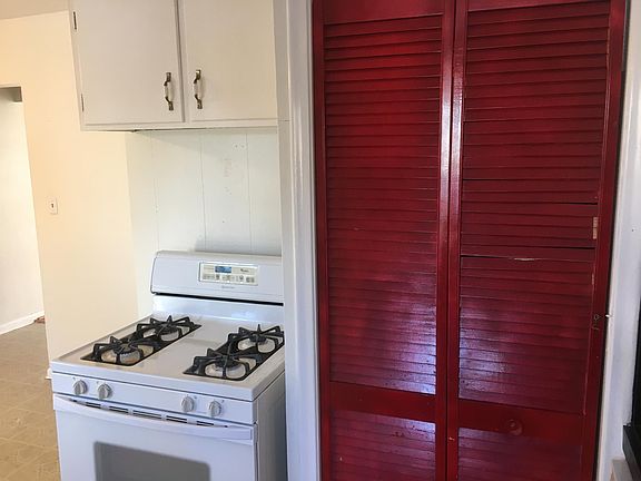 5th image of 222 Linden St