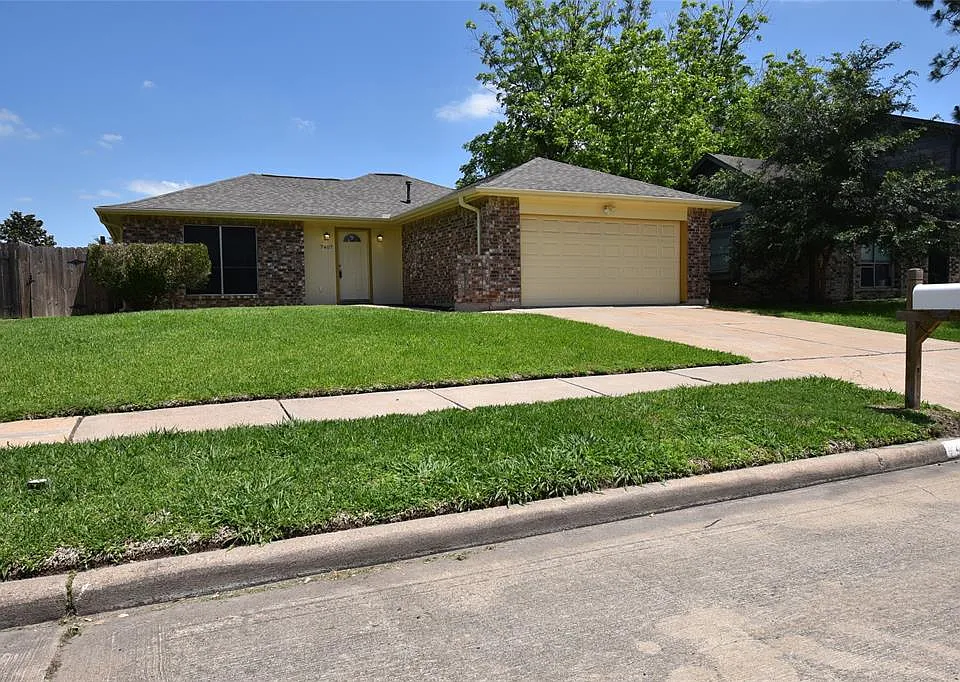 7407 Cortes Dr