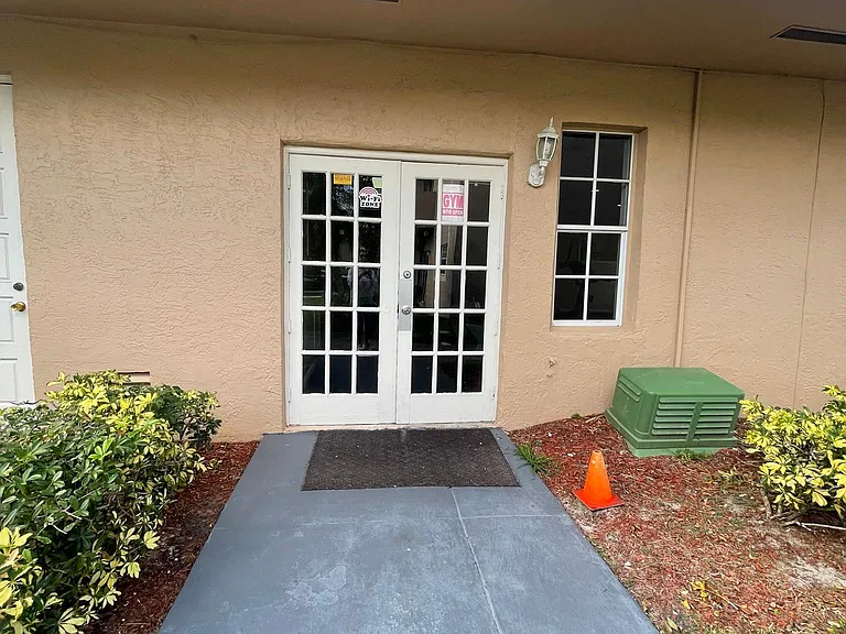 1701 NW 96th Ter #F — Photo 33