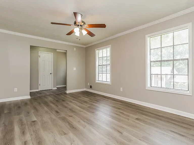 3212 Goldenchain Dr — Photo 5