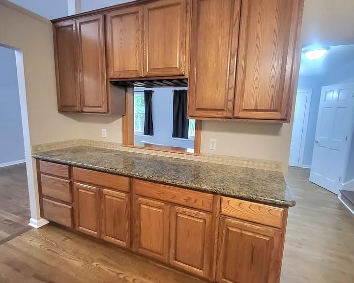 825 Jonathan Ln — Photo 12
