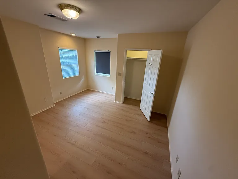 385 Eaton Dr — Photo 10