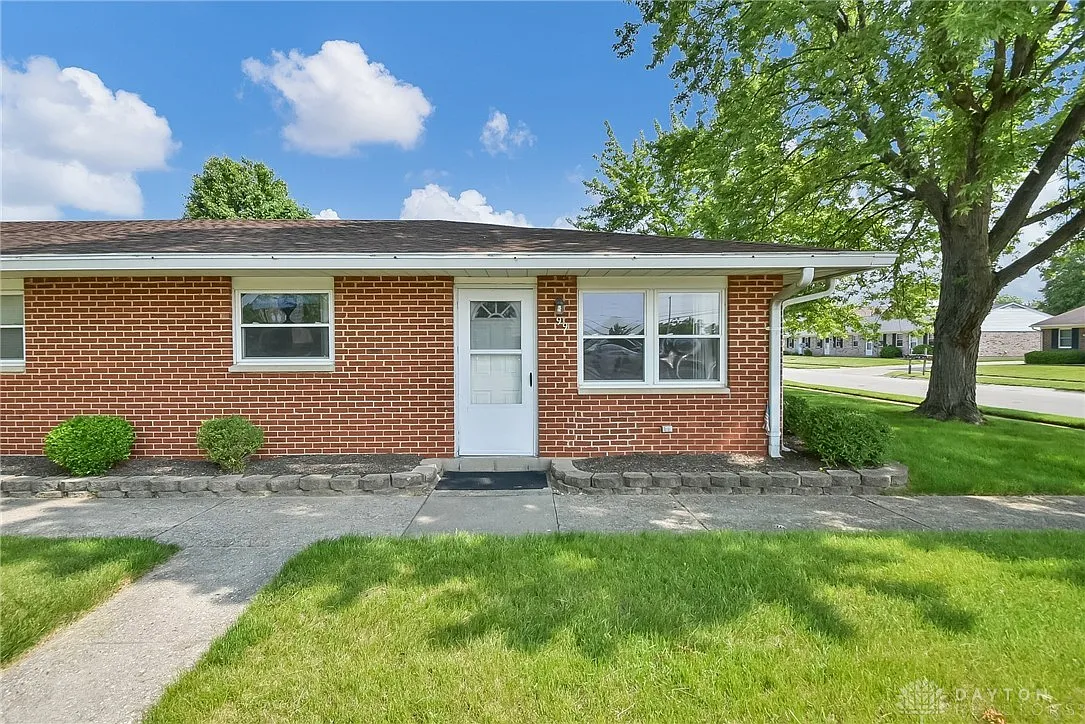 99 Chris Dr photo 1