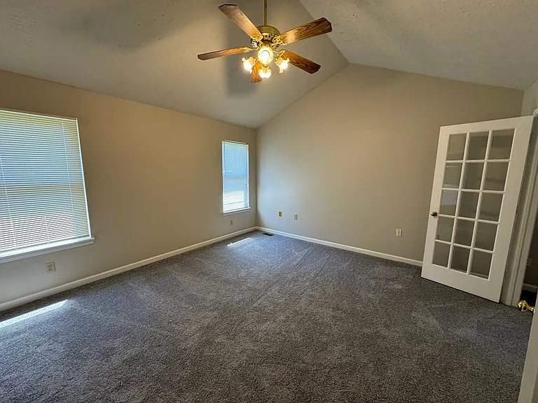 5538 N Meadow Dr — Photo 26