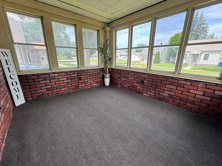 826 Williston Ave — Photo 2