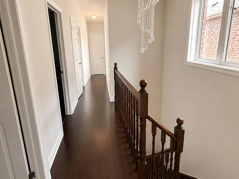 13 Mohandas Dr #MAIN UPPER — Photo 8