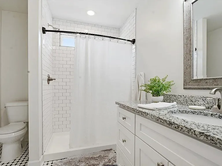 833 N Franklin Rd — Photo 7