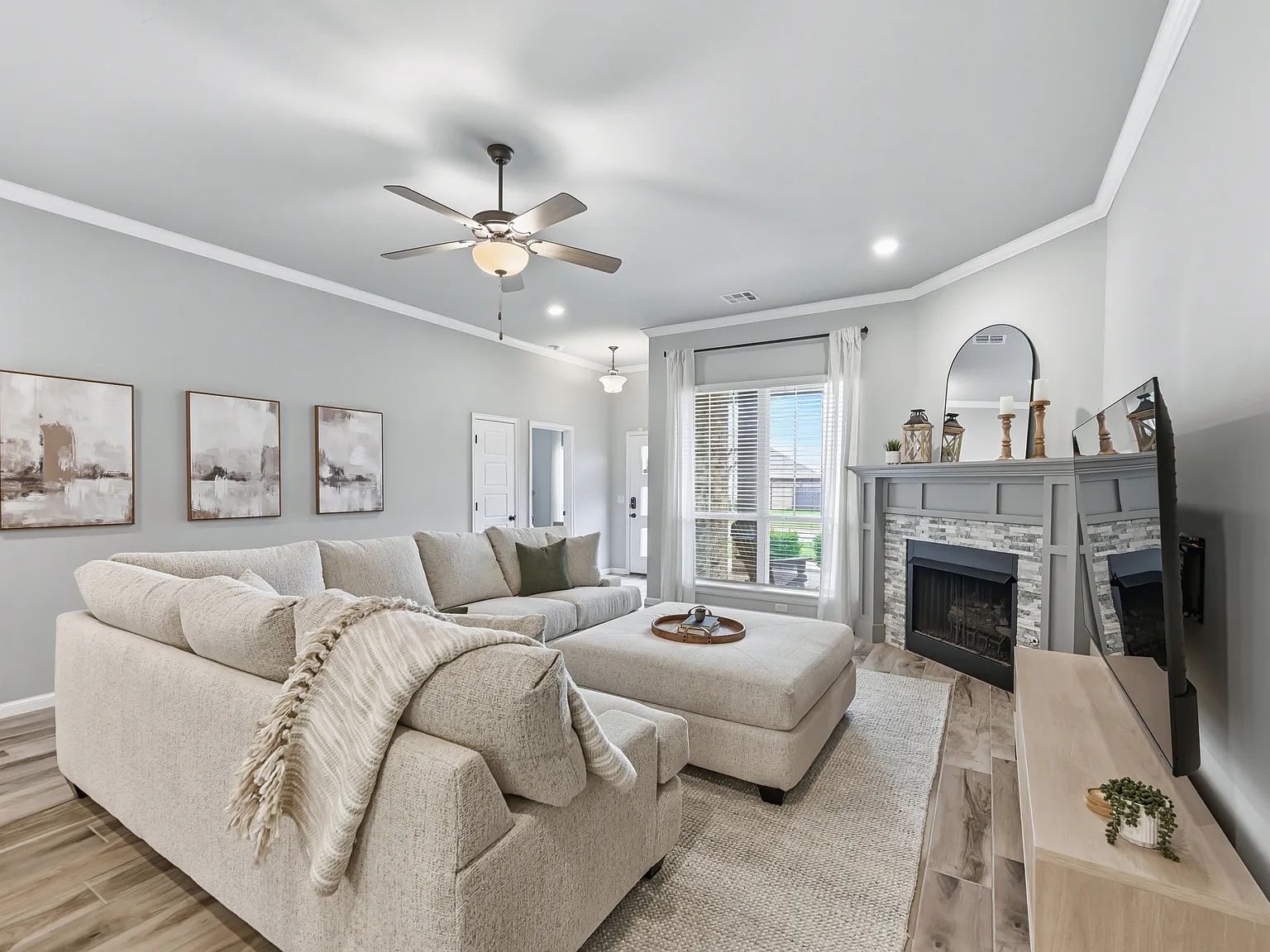 4 bed, 2219 sqft, $4,700 — Photo 3