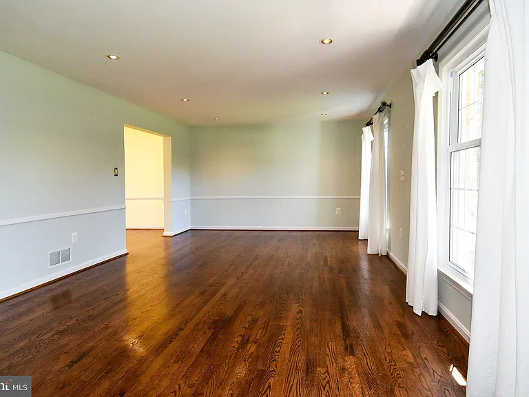 9309 Reef Ct — Photo 8