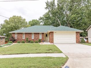 1944 E Stoneridge Dr, Springfield, MO 65803