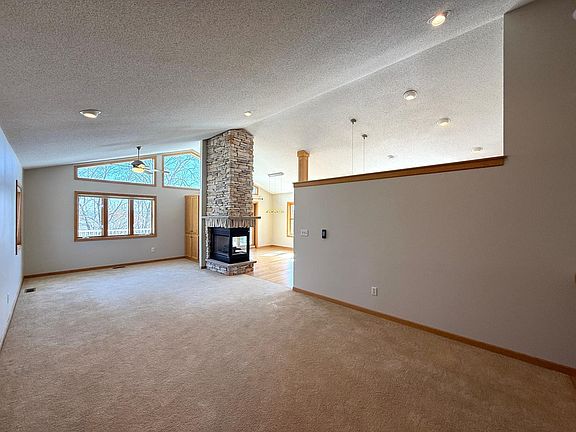 5th image of 912 Aurora Cir