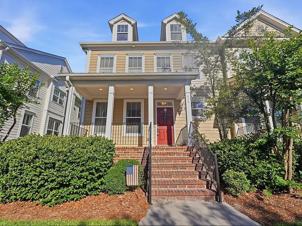 313 Lake View Dr