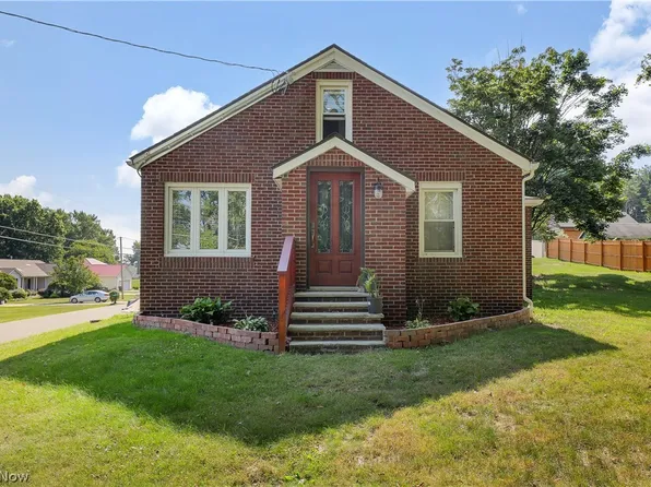 9880 Bellhaven Ave NW, Uniontown, OH 44685