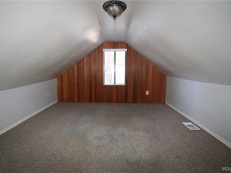 535 Badger Ln — Photo 18