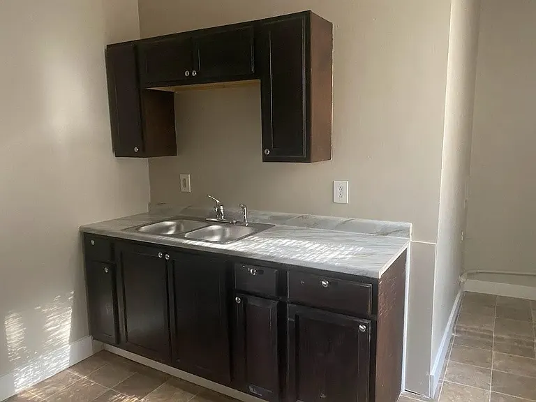 4570 Hamilton Ave — Photo 9