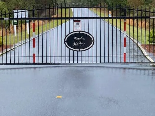 875 Eagles Harbor Dr, Hodges, SC 29653