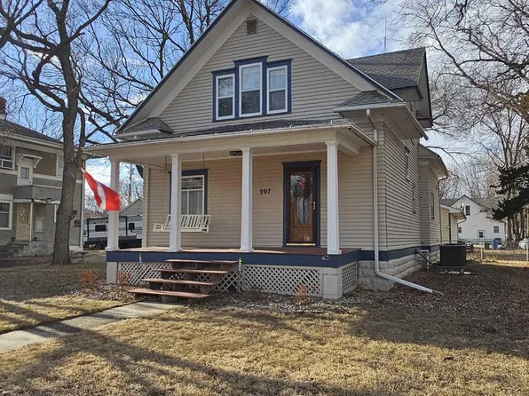 207 N Main St, Viborg, SD 57070