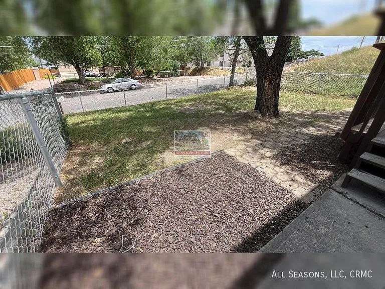 1406 Race St — Photo 12