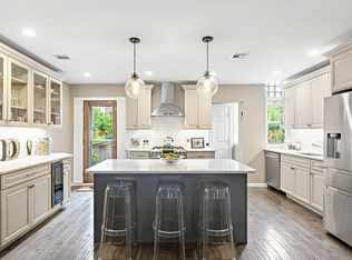 2 Grauert Pl, Weehawken, NJ 07086