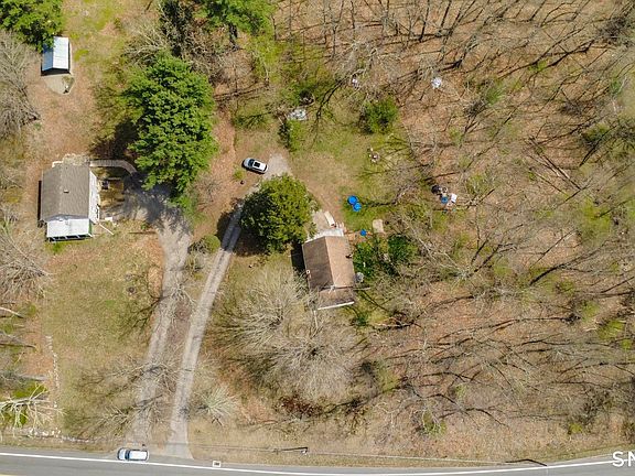 5th image of 828 Stafford Road