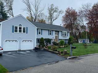 8 Pheasant Hill Ln, Methuen, MA 01844