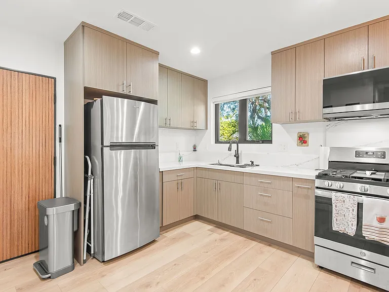 3007 S Hobart Blvd — Photo 7