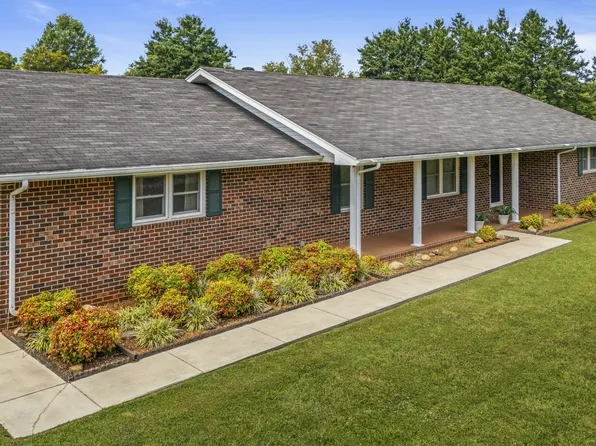 101 Iris St, Decherd, TN 37324