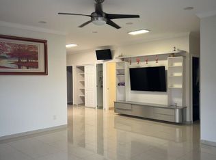1585 Ahihi St, Honolulu, HI 96819