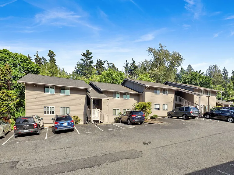 1060 York St — Photo 23