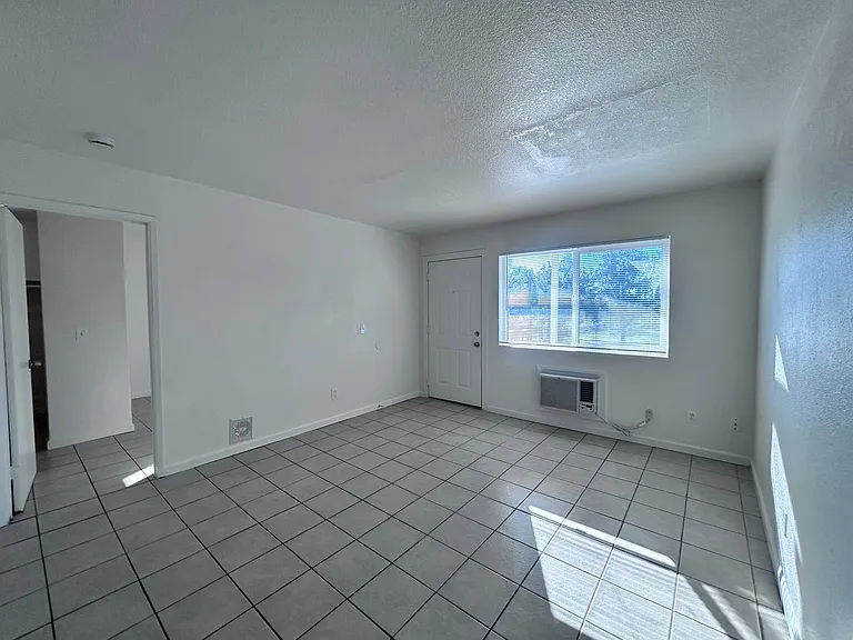 2777-2783 Meadowview Rd — Photo 3